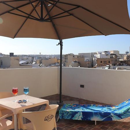 St Julians Sliema Penthouse 3 Minutes Walk From Seafront Apartment Exterior foto