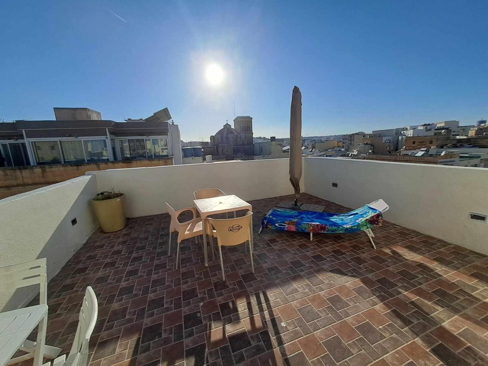 St Julians Sliema Penthouse 3 Minutes Walk From Seafront Apartment Exterior foto