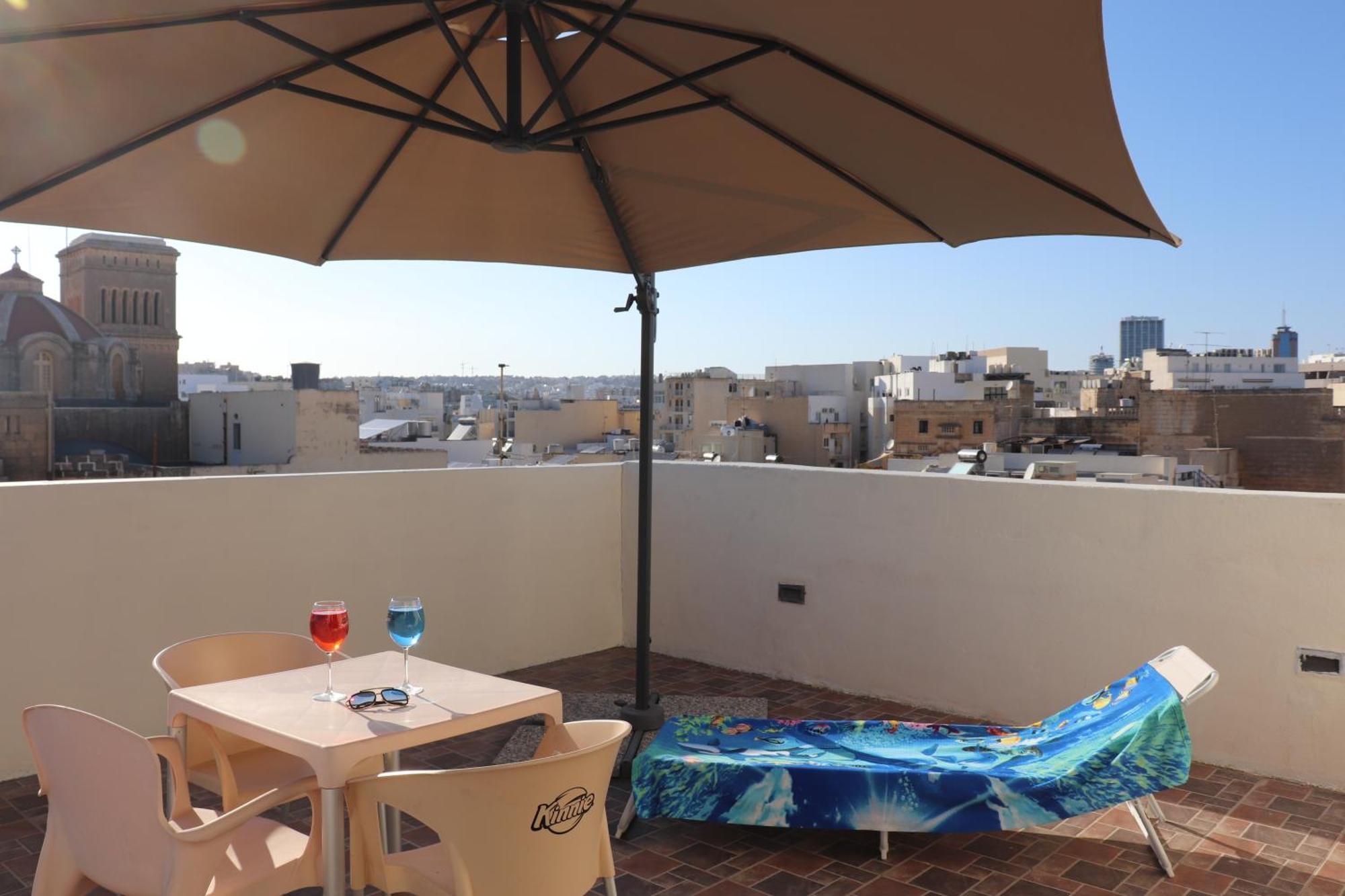 St Julians Sliema Penthouse 3 Minutes Walk From Seafront Apartment Exterior foto